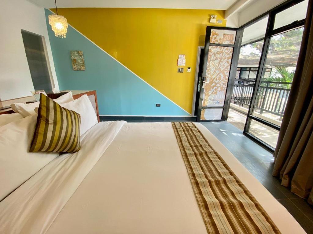 White Breeze Palawan Boutique Hotel Puerto Princesa Εξωτερικό φωτογραφία
